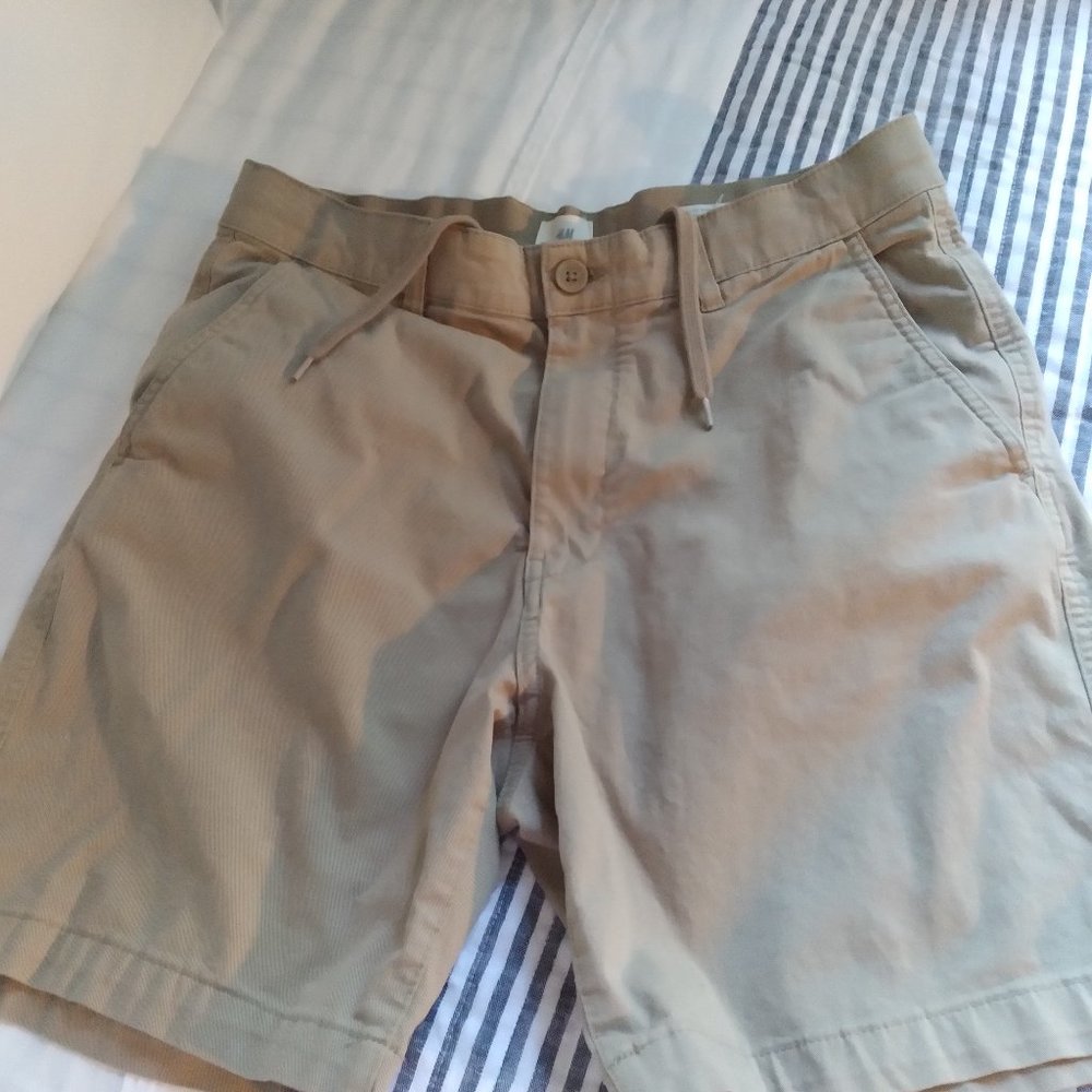 Mens H & M Khaki Beige Shorts - Size Medium